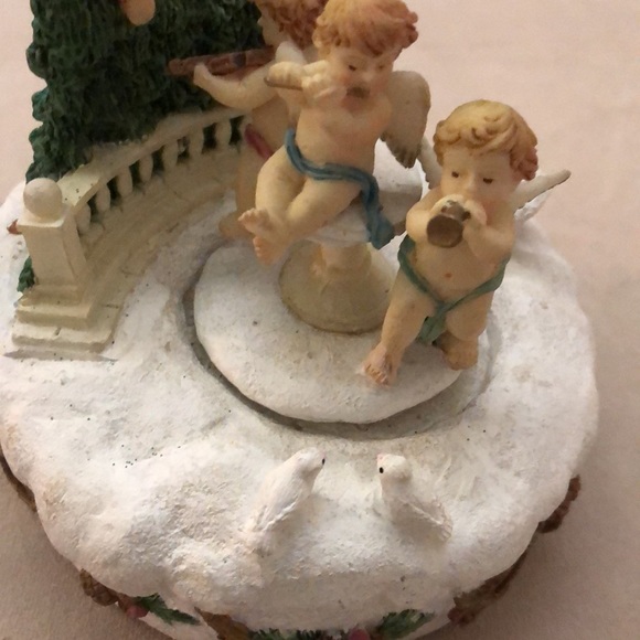Vintage Christmas cherub music box - Picture 7 of 11